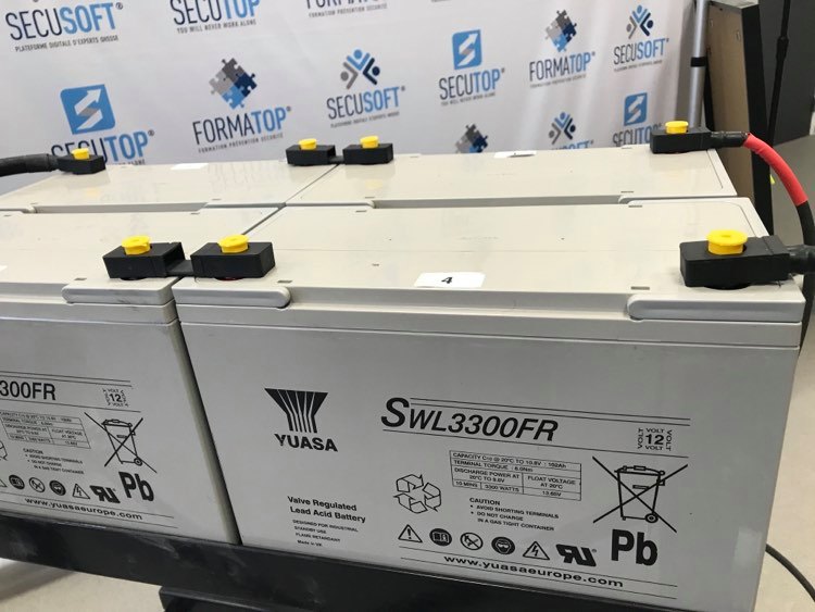 Habilitation travaux sous tension engin photo batterie onduleur